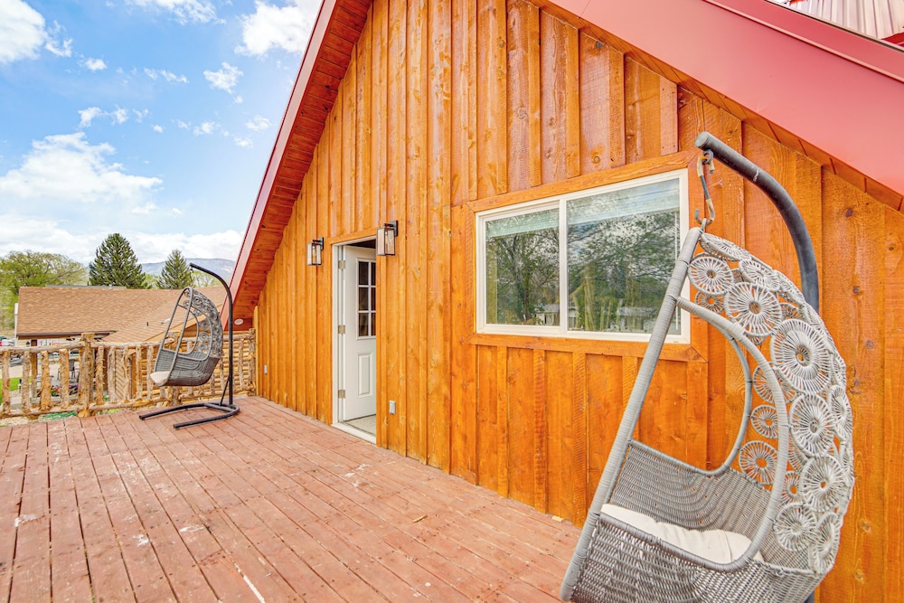 Family Home w/ Mountain Views in Circleville!