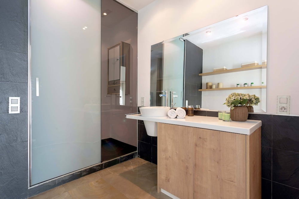 Luxury Apartment in City Center. Puerta Real II