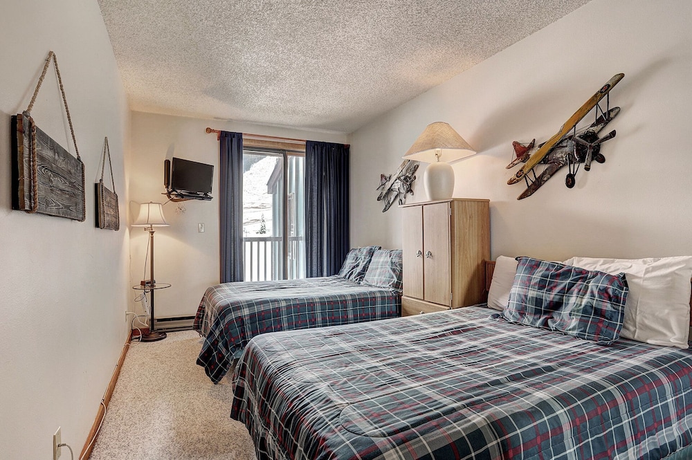 Pet Friendly Ski-In Ski-Out Right By The Lift and Golf Course - FP310 by Redawning