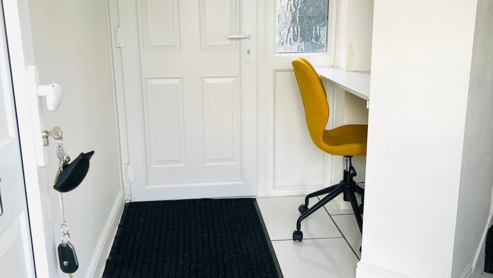 Ibate Apartments - Cozy 2 Bedroom Home