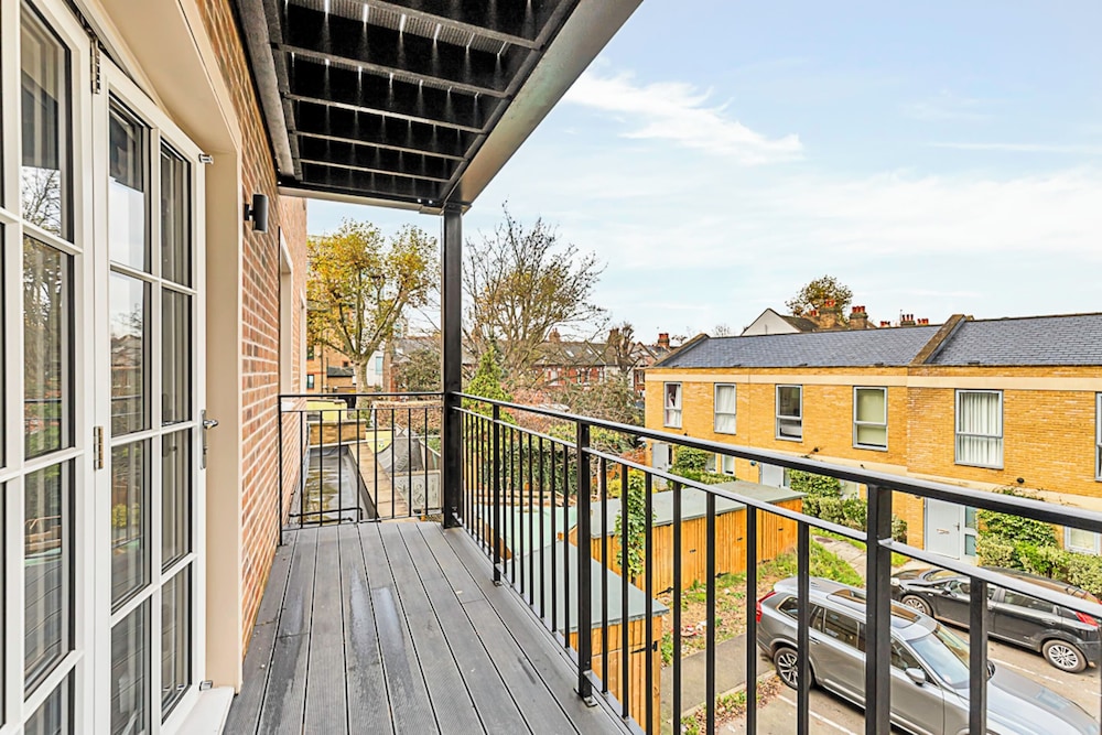 Sunny 2-bed Gem in Chiswick