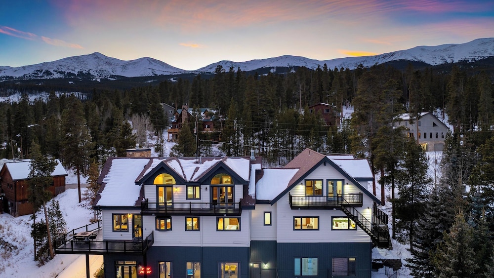 Skate Bowl, Hot Tub & Game Room Breckenridge Adventure Chalet by Avantstay