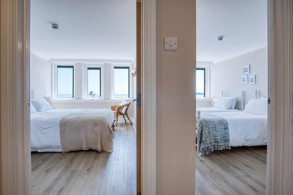 Waterfront 2 - 2 Bedroom Apartment - Wisemans Bridge