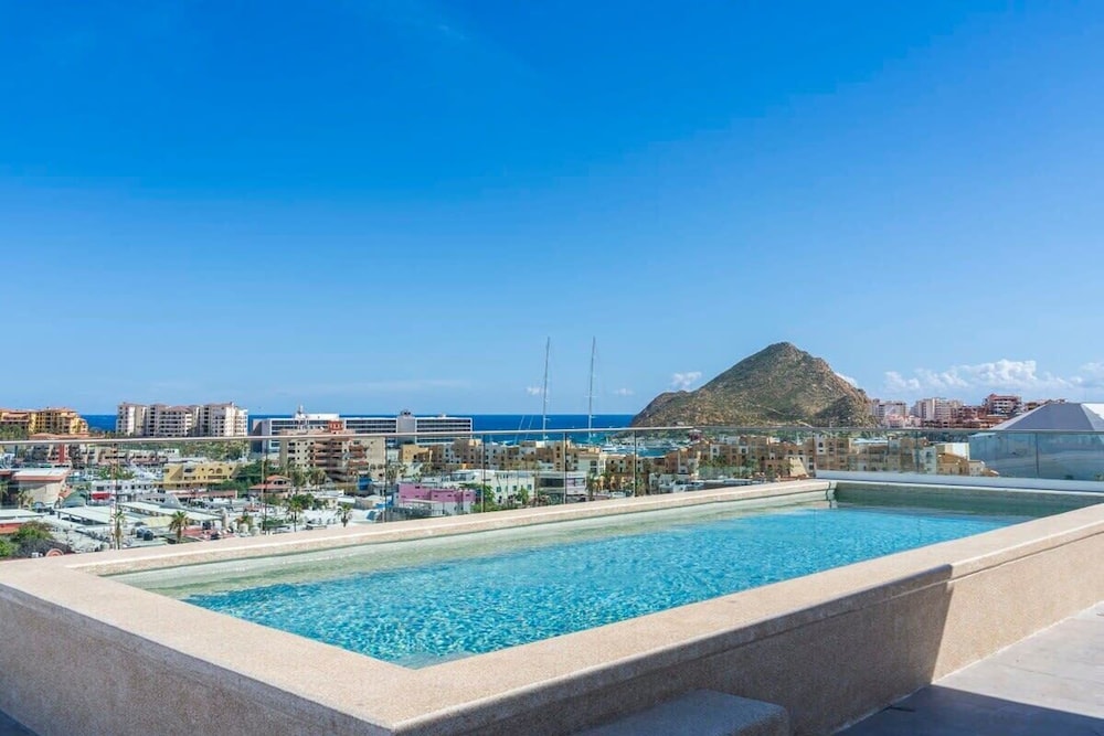New 1BR Condo Near Marina and Downtown - Pool