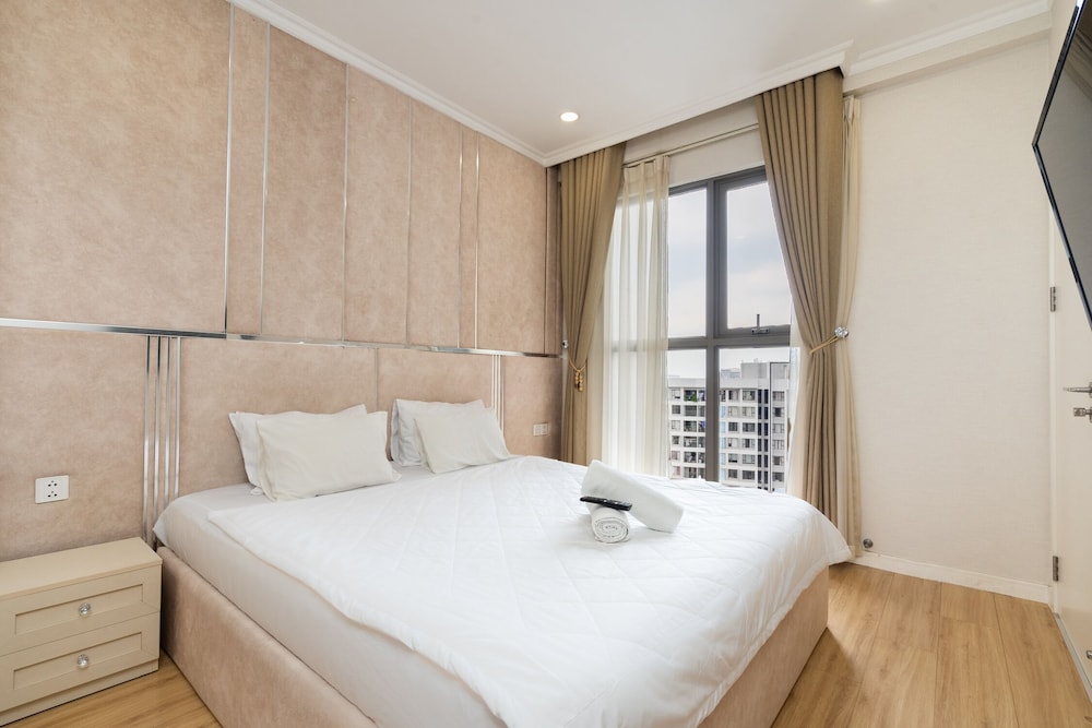 Jennifer House - Millenium Apartment