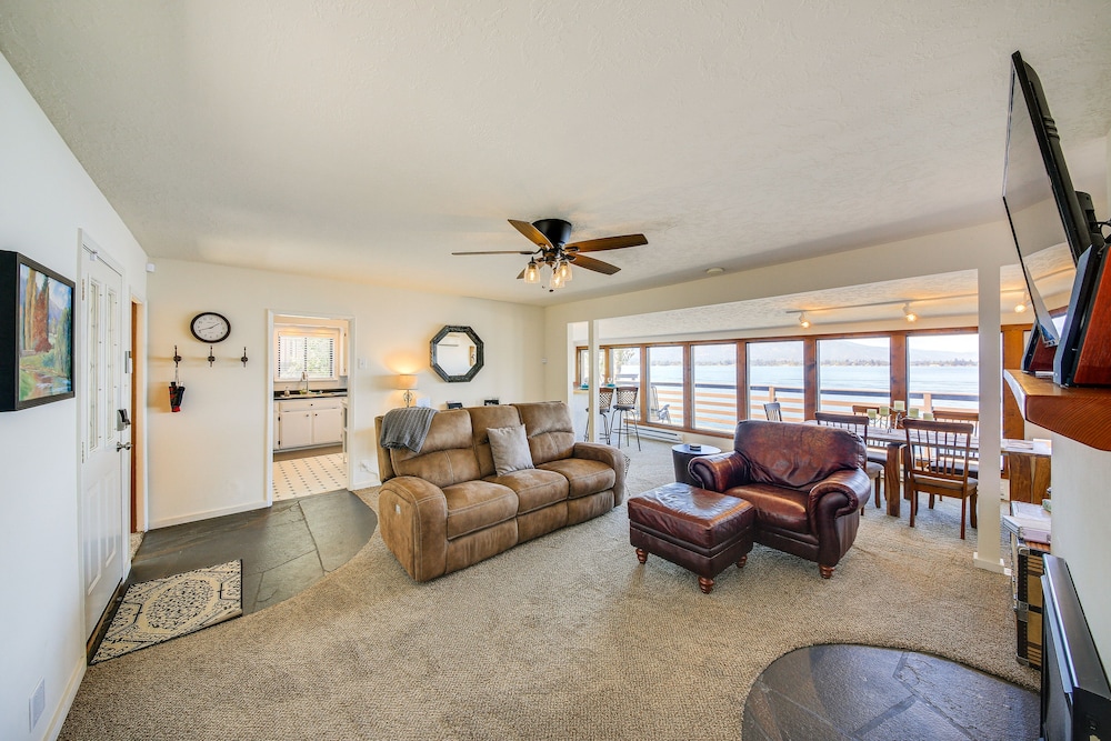 Charming Sagle Retreat w/ Hot Tub  Cozy Fireplace - Property Image 13