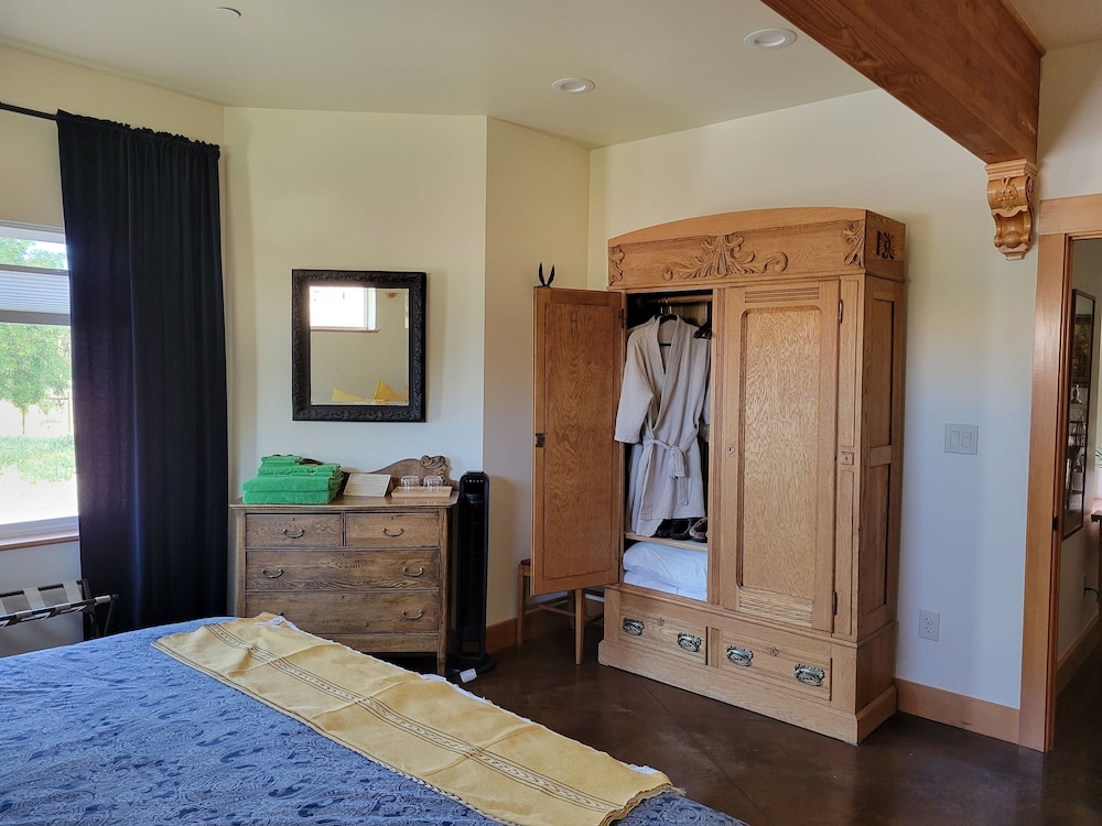8 Mile Farm B&B
