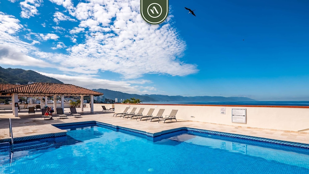 2BR Condo With Ocean View - Private Terrace