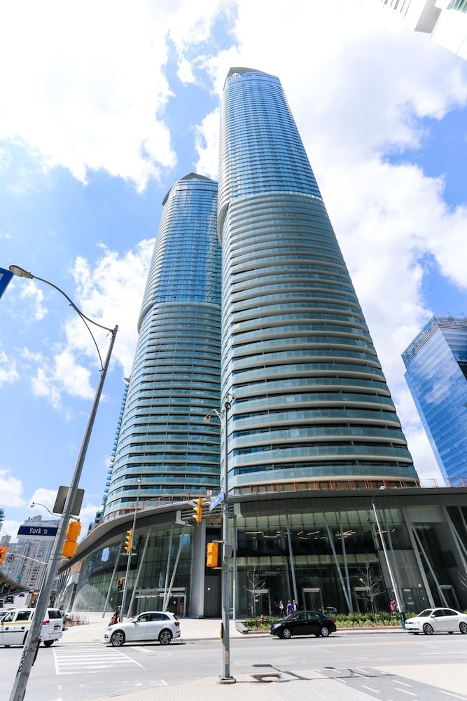 Platinum Suites - Breathtaking CN Tower View-0