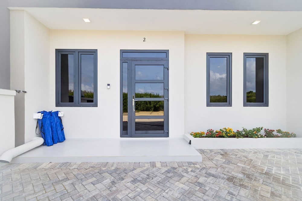NEW Lux 4BR Villa w Private Pool Walk to Beach