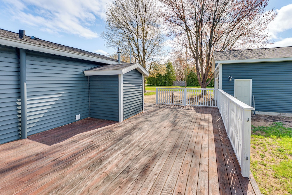 < 3 Mi to Double JJ Resort: Home w/ Large Yard!