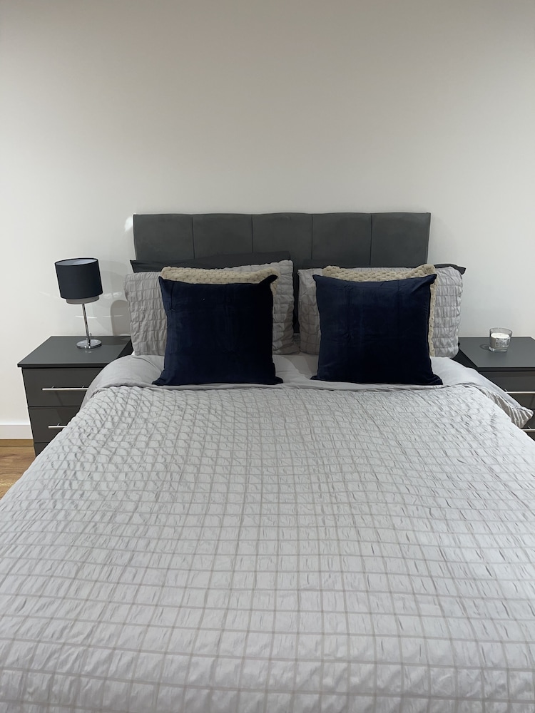 Spacious 2-bed Apartment in Whyteleafe view 3