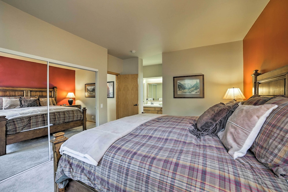 Mammoth Lakes Vacation Rental w/ Community Hot Tub view 5