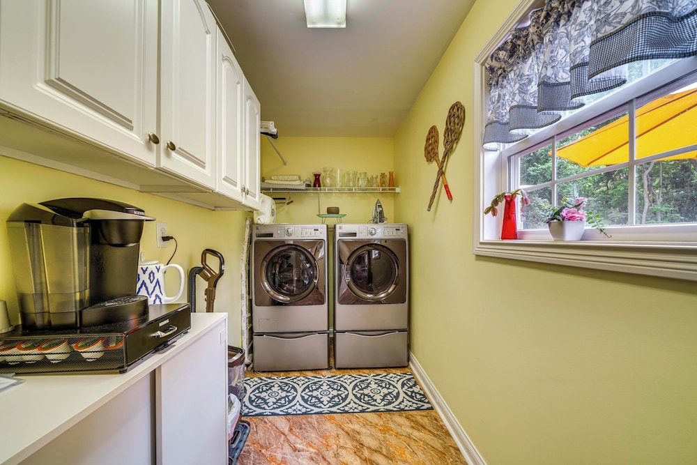 15 Mi to Louisville: Family Home w/ Private Yard!
