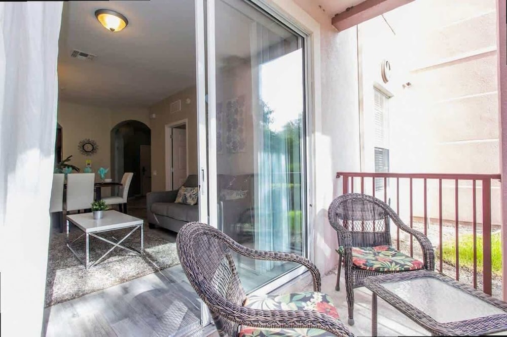 Spacious 2Bd Condo - Pool Hot Tub - Near I-drive