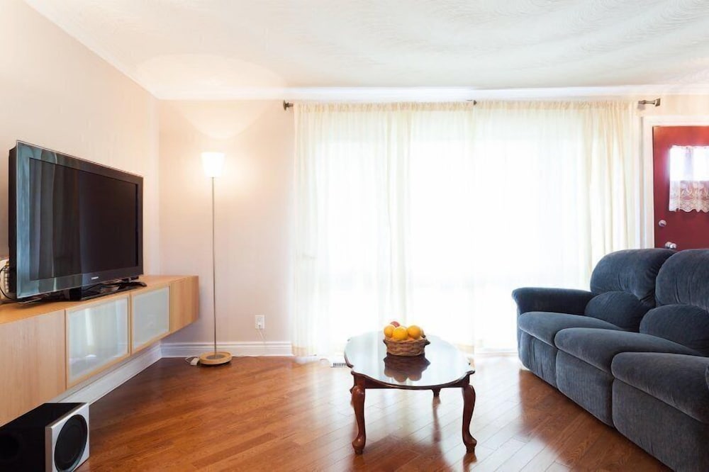 Beautiful Detached 6 Bedroom House