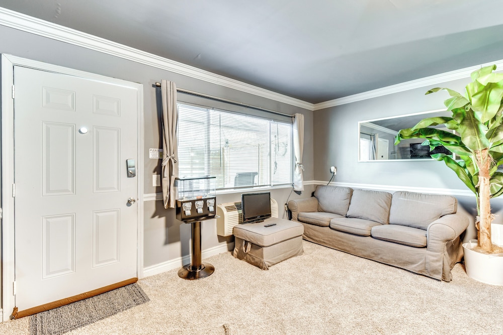 1 Mi to Dtwn & UGA Campus: Cozy Athens Getaway!