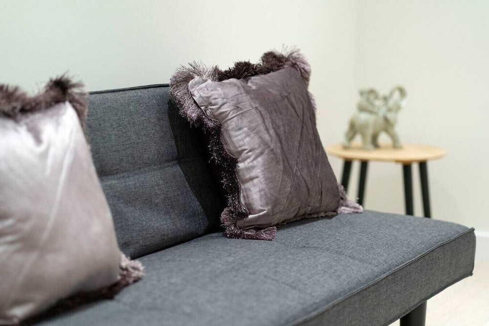 West Queen Street Apt - The Luxe Life