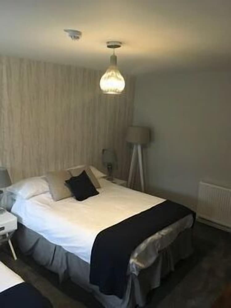 The Bluebell Inn and Lodge
