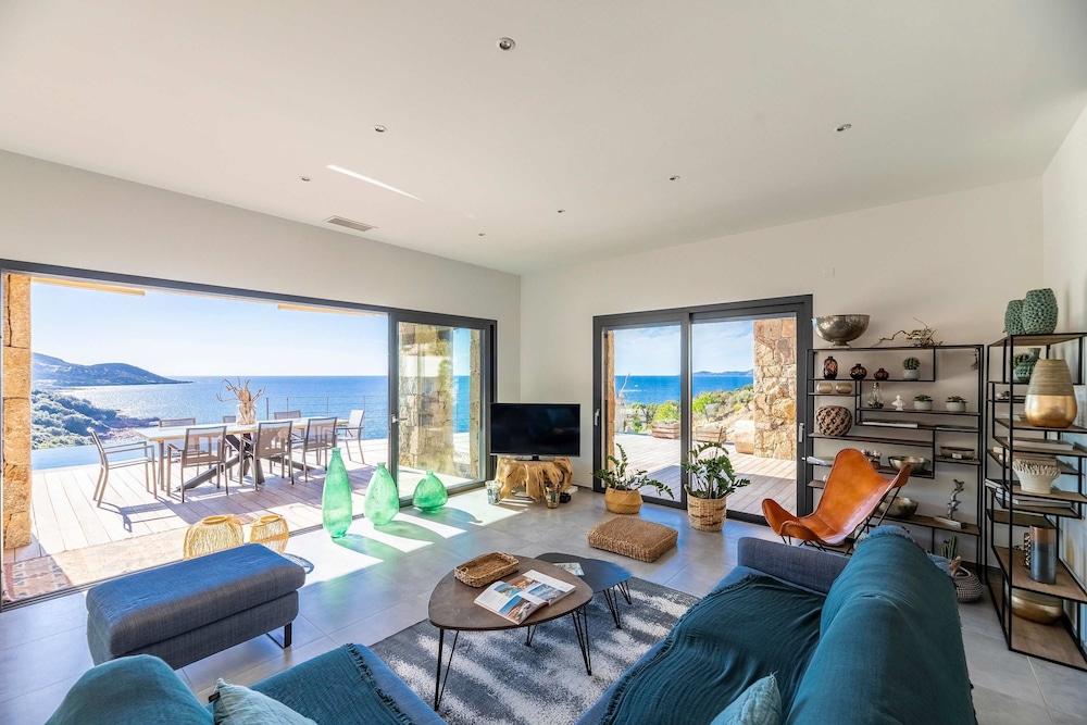 Architect Villaproperty Sea View Close to the Beaches