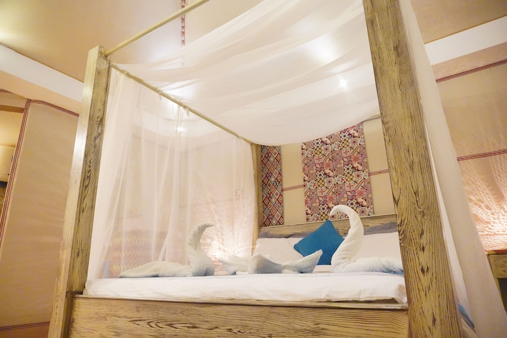 Rahayeb Desert Camp