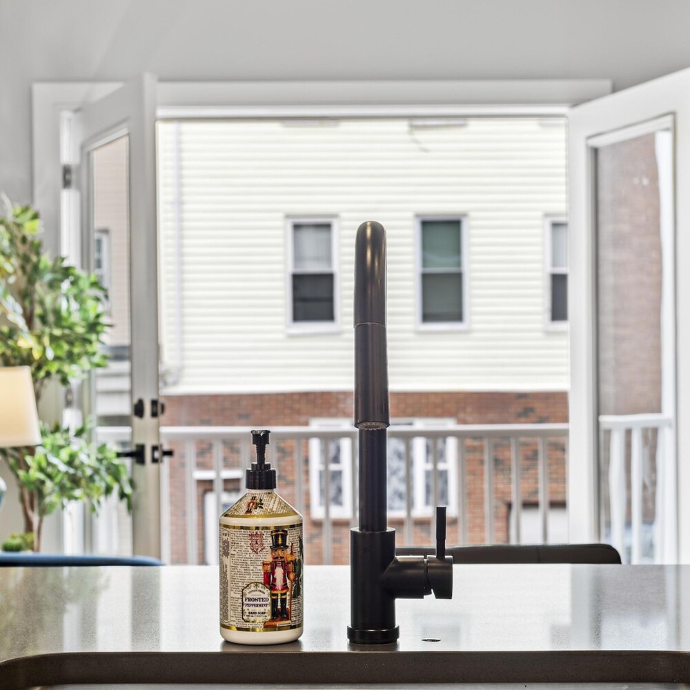Boston Vacations - Luxury 2BD 2BA Near Logan Airport and T Station - Property Image 24