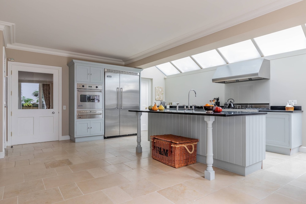 Earl's Court Square XI by Onefinestay