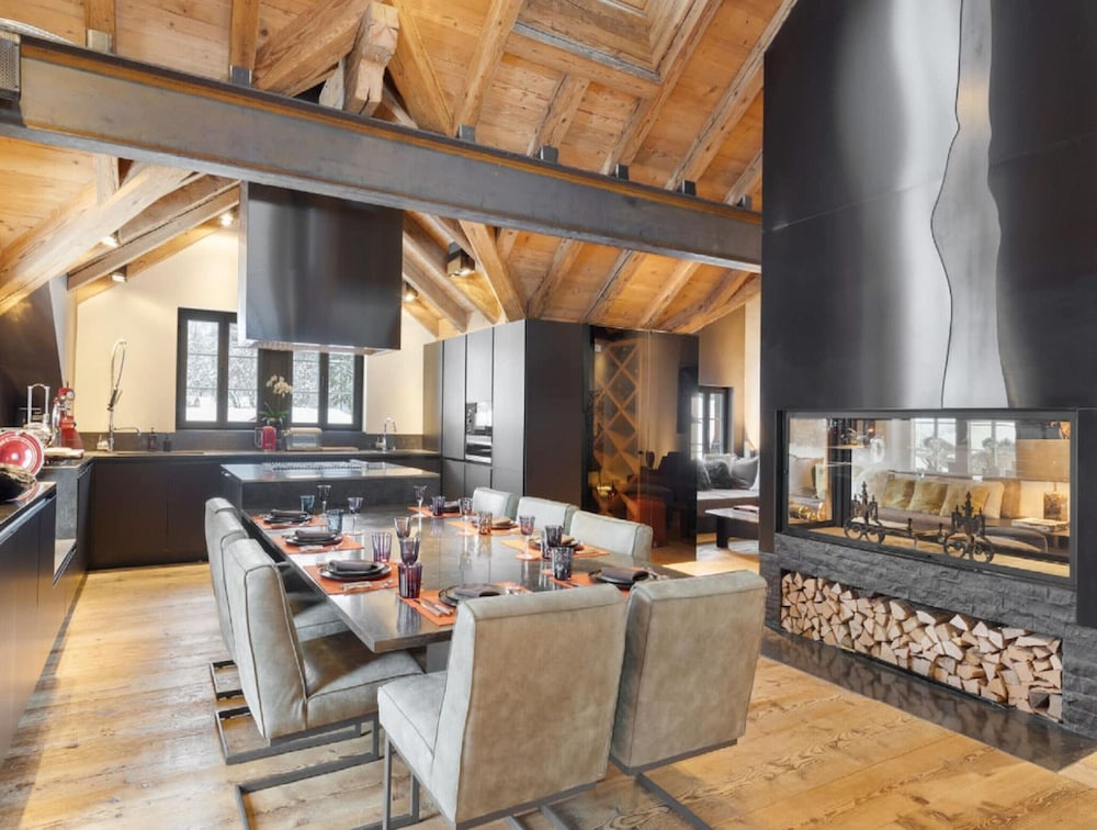 Duplex With Palace Views