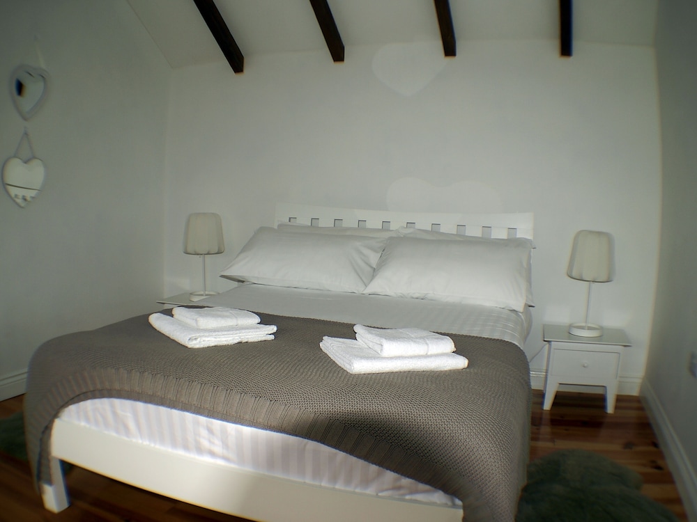 Holmdale Holiday Cottages view 3