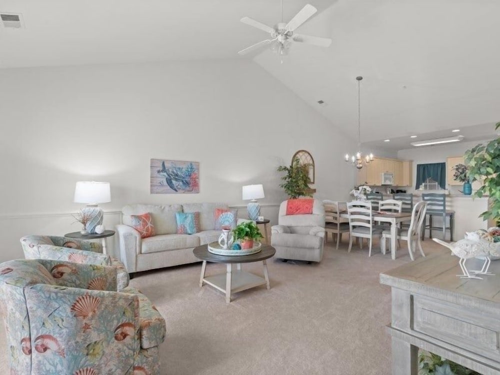 Magnolia Pointe Luster Leaf 4861-403 2 Bedroom Condo