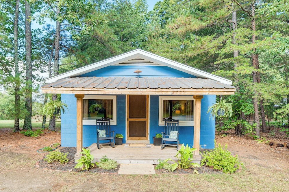 3 Mi to Dtwn Greer: Mountain-view Home!