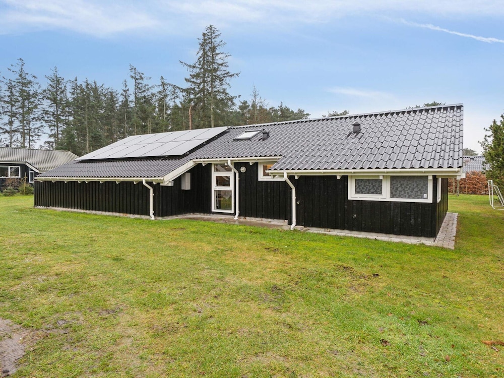 5 Star Holiday Home in Hals
