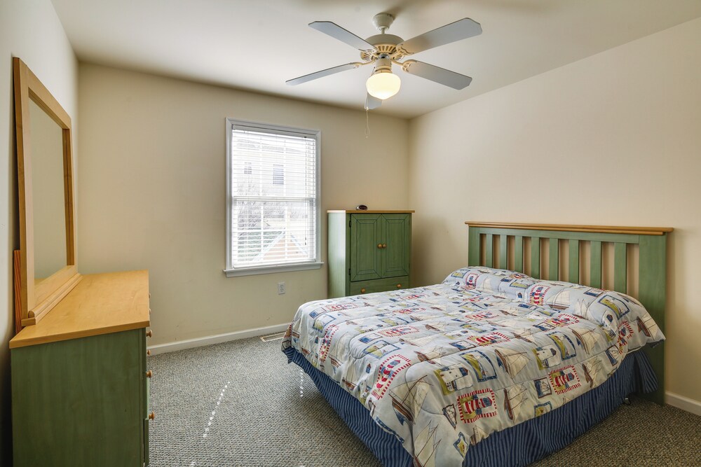 Walk to Beach: Wildwood Apt w/ Balcony!