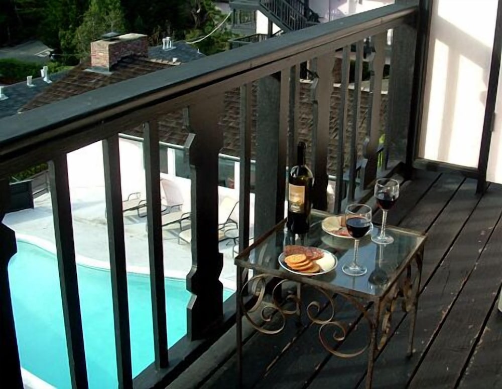The Carlyle - Elegant Serviced Apartments