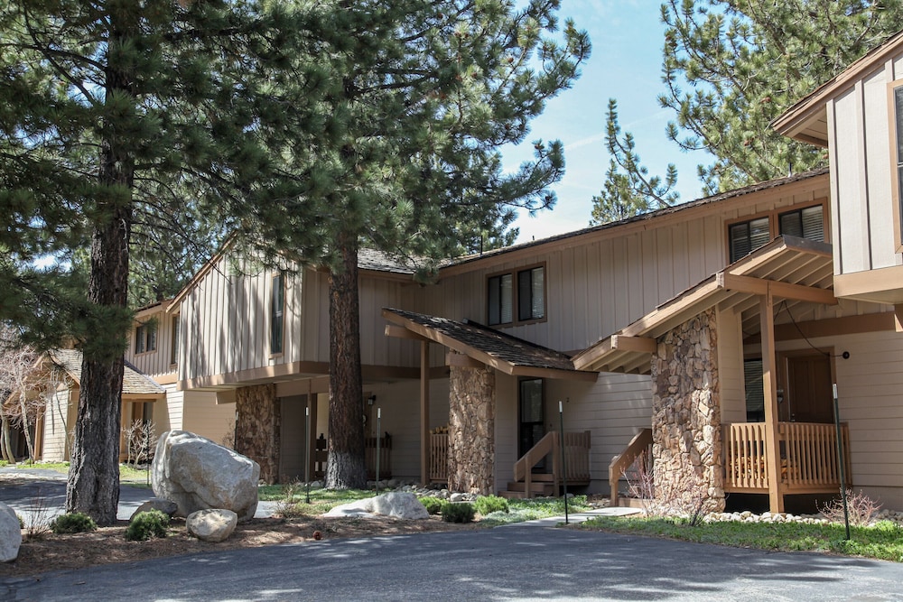 Villa de los Pinos 16 Rustic, Pet-Friendly with Gorgeous Mountain Views by RedAwning