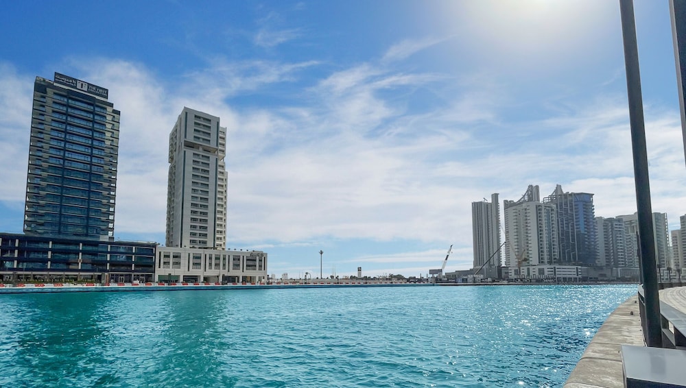 LUX Pad Executive Suite Canal View 5