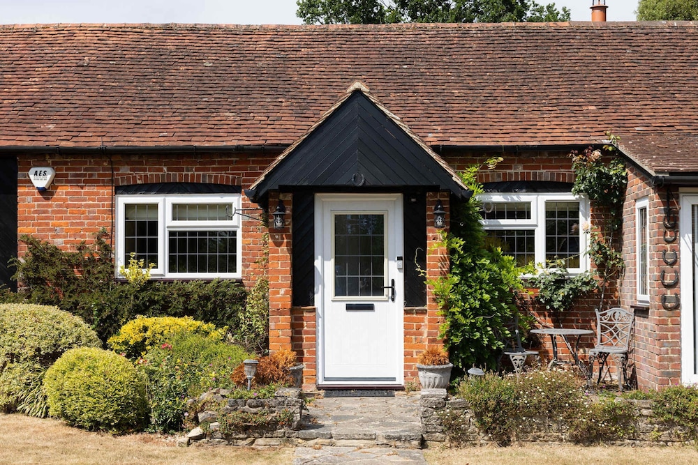 Homely Cottage for 6 Near Chichester Goodwood
