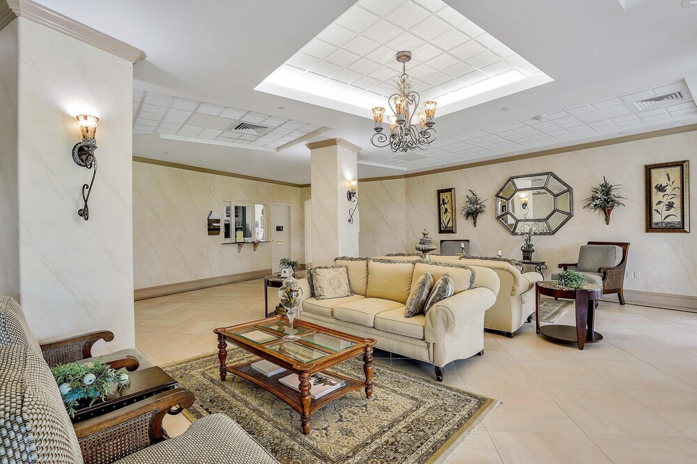 Sunny Beachfront Condo With Pool and Sw-facing Balcony