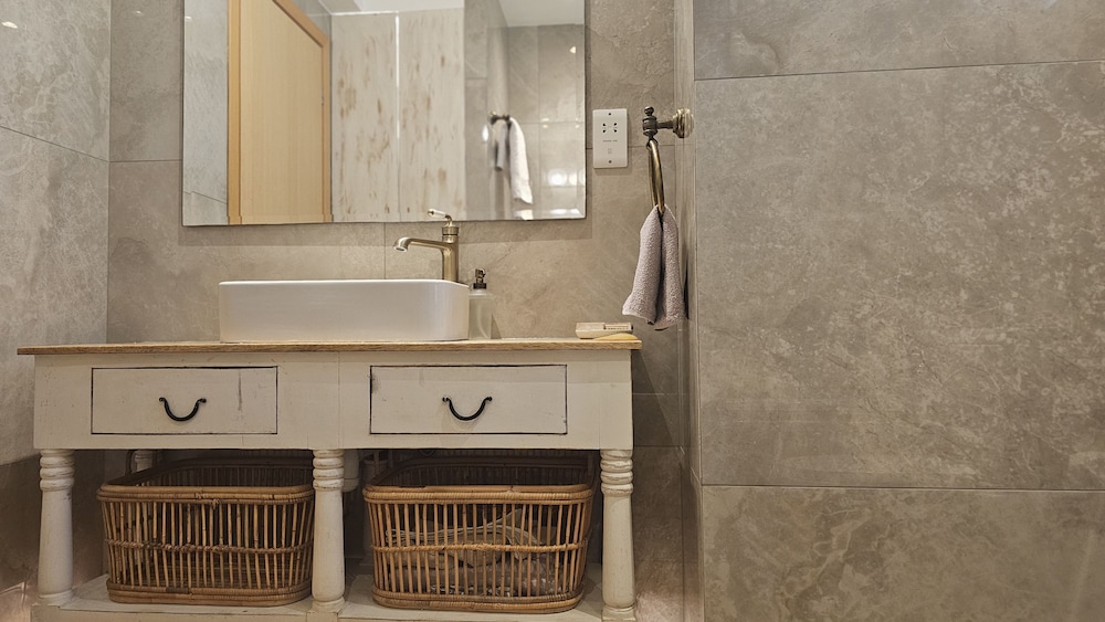 62 APH - Stay Aphrodite Hills Apartment
