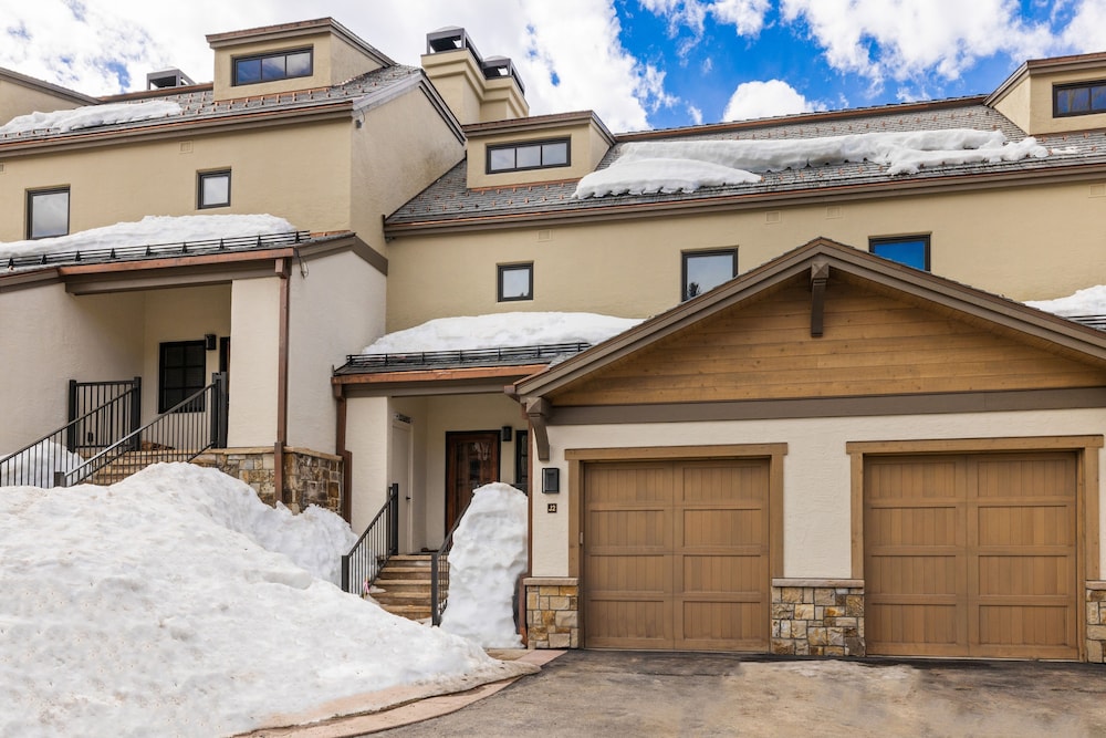 3br 3.5ba Townhome Steps To Beaver Creek Ge & Lifts 3 Bedroom Townhouse by RedAwning