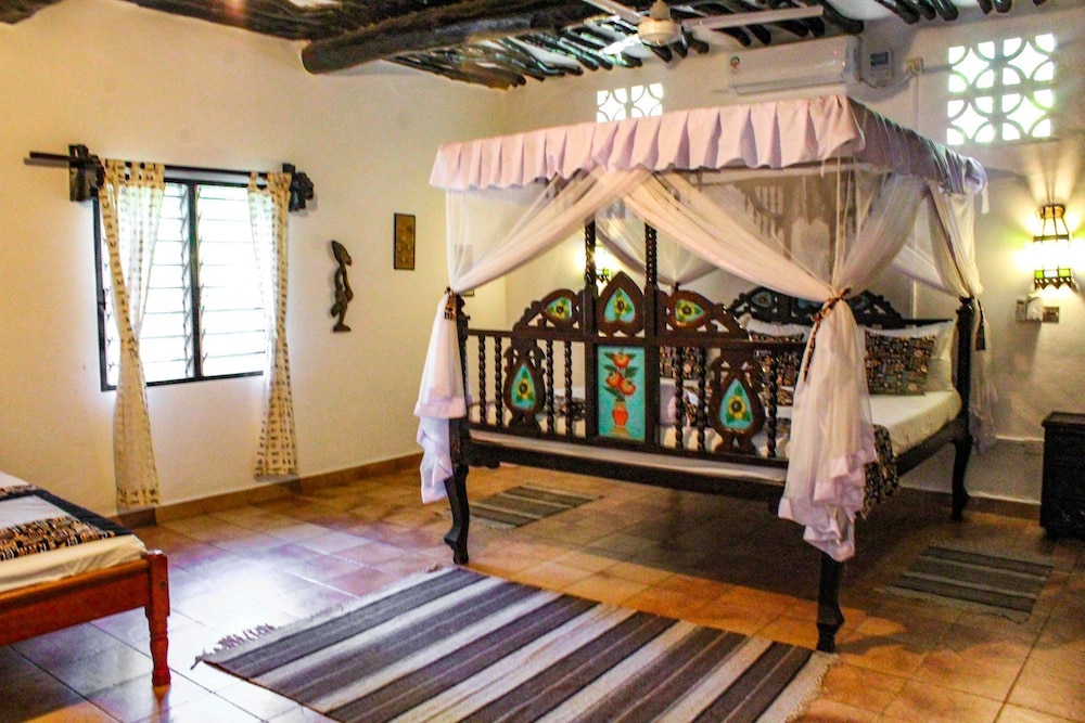 5-bedroom Villa - 3 Mins Walk To The Beach view 2