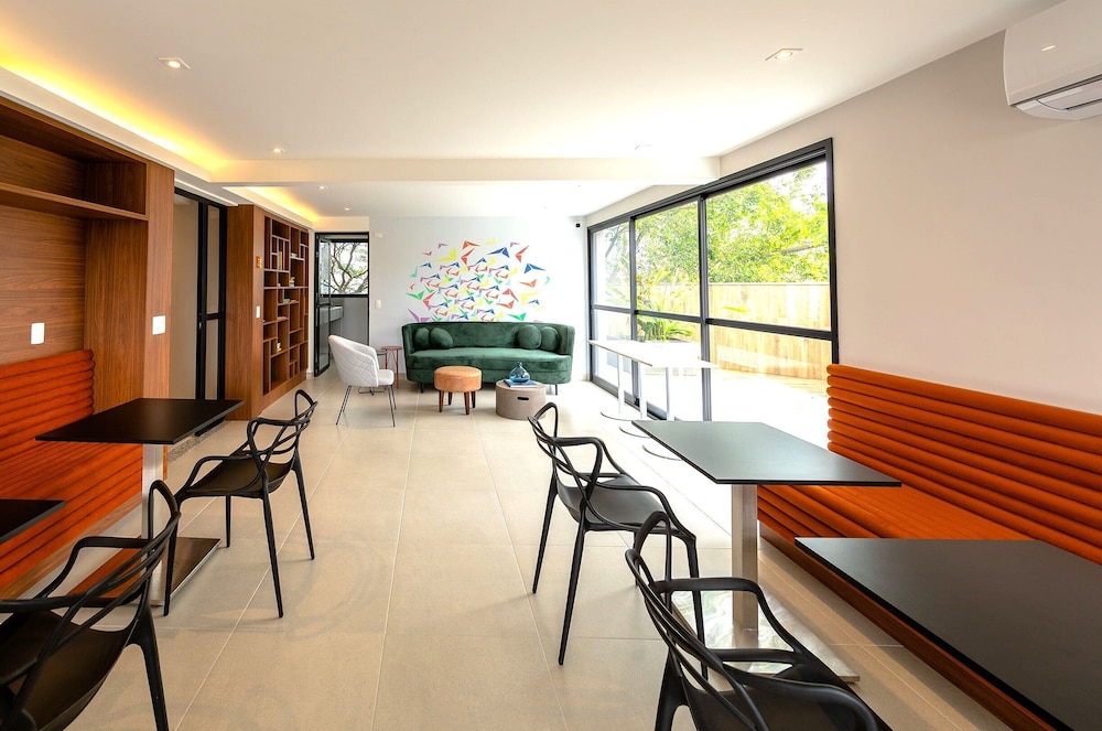 Piscina- AC- academia - Brazilian Corner