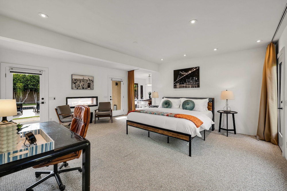 Mid-Century Elegance & Fun in Tahquitz River Estates