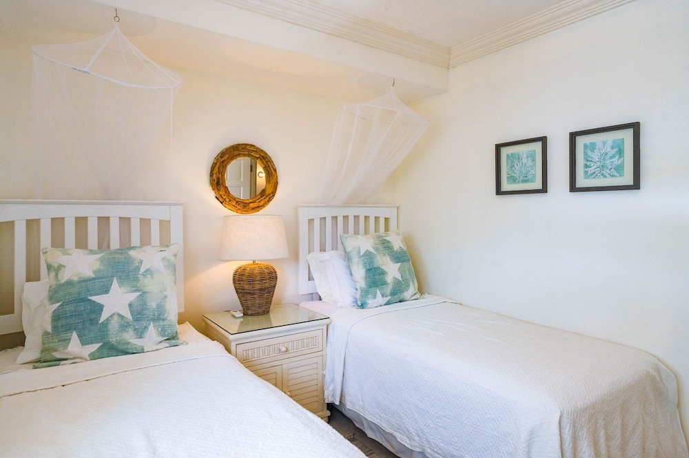 Large Townhouse with Plunge Pool, 3 mins from Beach - Turtle View 2 by BSL Rentals