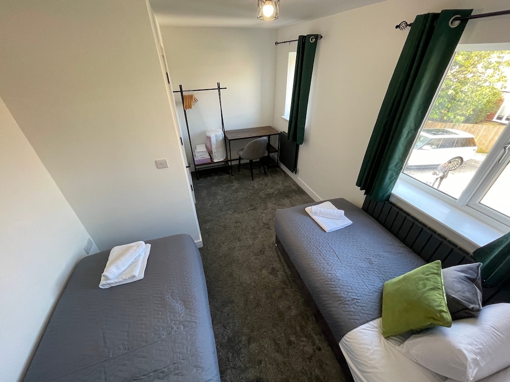 Brand New High Spec House with parking Wi-Fi (B) by HAFH view 5