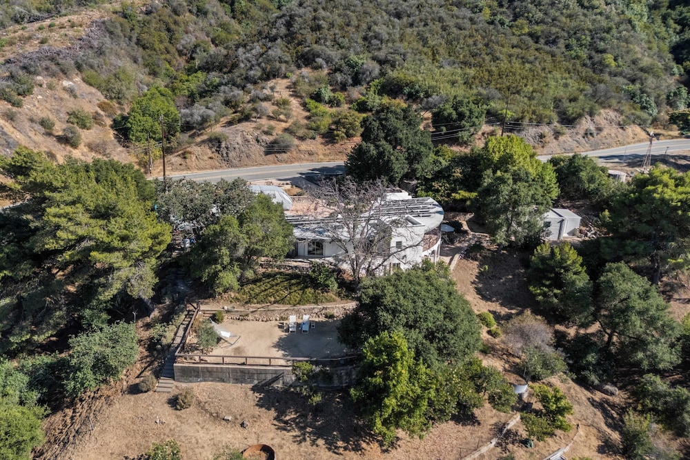 Malibu Hills Studio w/ Mountain Views + Near Beaches Cielo Nook by Avantstay