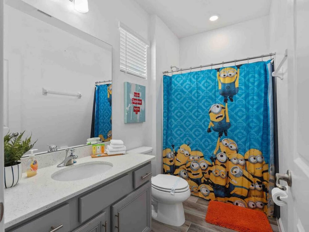 Super Blue- Sleeps 24 w Pool Movie Loft