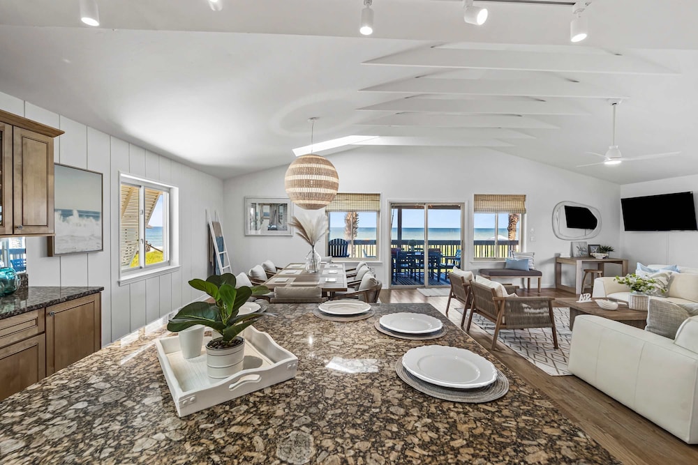 Oceanfront Steps to Sand Deck Pets Welcome