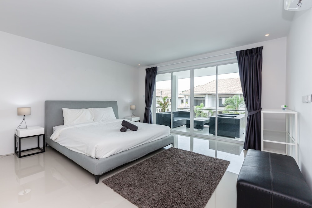 Modern 4 Bedrooms Pool Villa - VY view 2