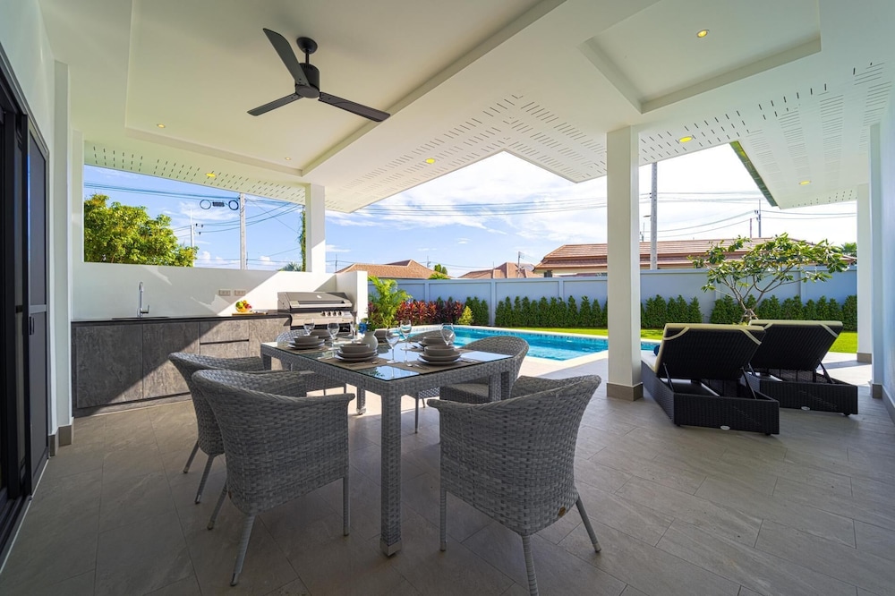 New Modern 3 Bedroom Villa MB35